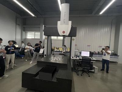 專精特新看中國丨會學習的機器人上崗智能工廠，讓碳纖維箭桿誤差控制在微米級